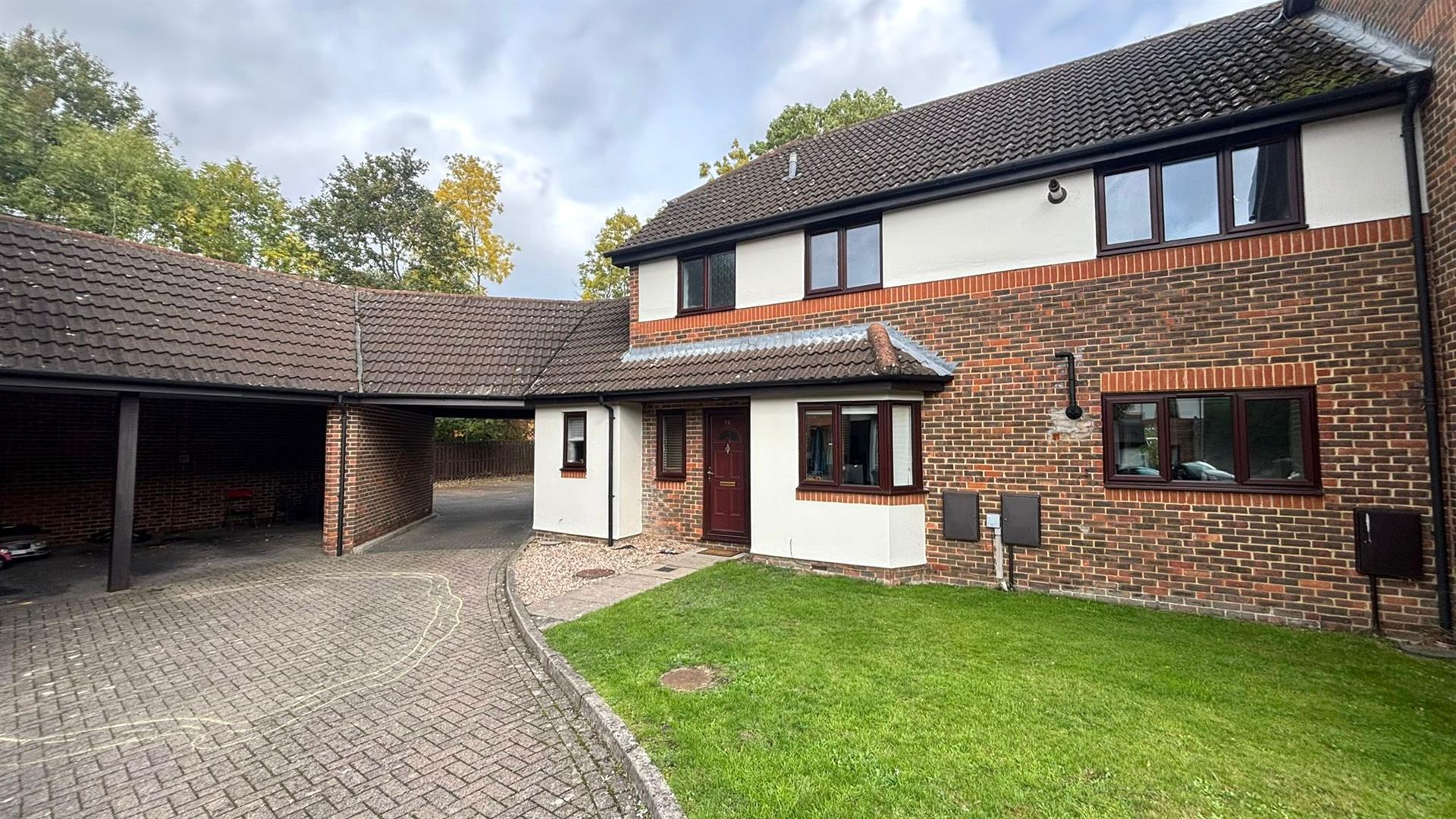 Saddleback Way, Fleet